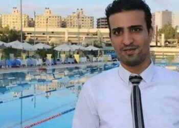 أَمْشِي عَلَى مَهَلٍ