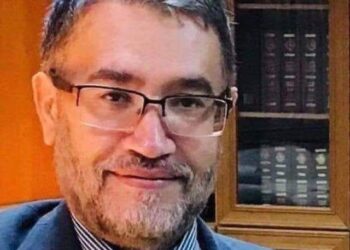 إن أمت فيك لا يموتُ اشتياقٌ …