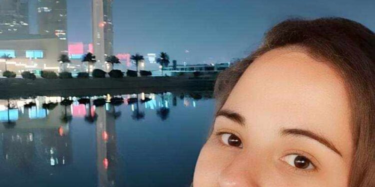 تمد إلي حبلا من سراب …