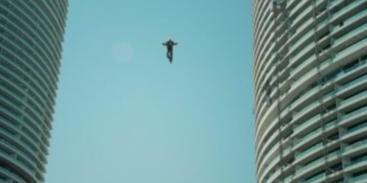 كريس المصرى يبهر ضيوف مهرجان العلمين بعروض سحرية مع إسعاد يونس السبت