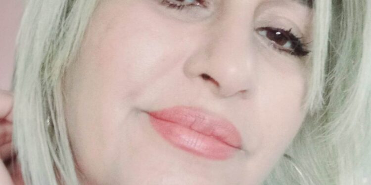 « هيَّ »  بقلم الشاعرة رويدا جعفر 