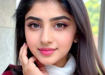 كيف الهروب وانت تسبح فى دمي؟