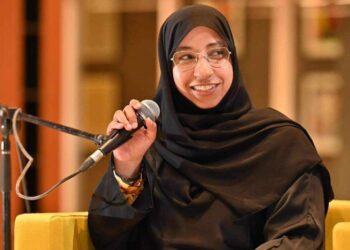 الناظرون إلى السماءِ تأملاً