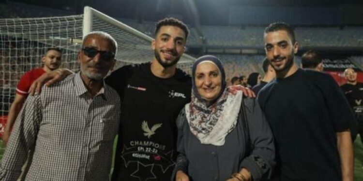 كيف أحتفل محمد عبد المنعم بالفوز في الدوري ؟.. «والدته تميمة حظه»