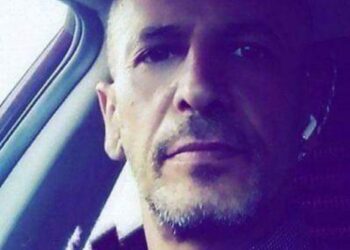 أرى ألاشباحَ من حولي سكارى …