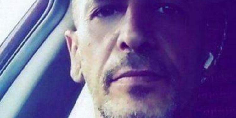 أرى ألاشباحَ من حولي سكارى …