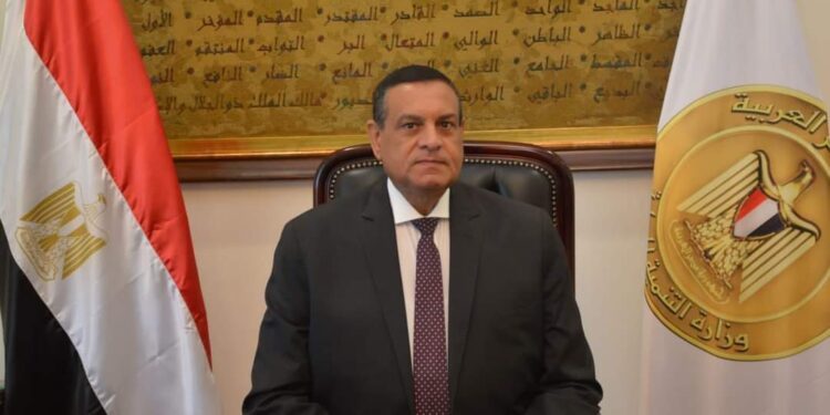 وزير التنمية المحلية يستعرض جهود الوزارة في دعم المشروعات الصغيرة والمتوسطة