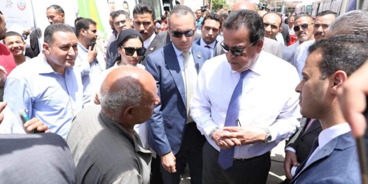 وزير الصحة يتفقد مقر حملة 100 يوم صحة بكفر محفوظ  