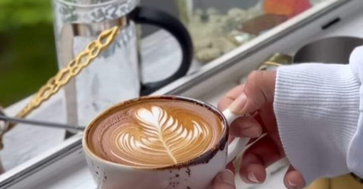 روحُُ سجِّينة بين قضبانِ موسم الصيف …