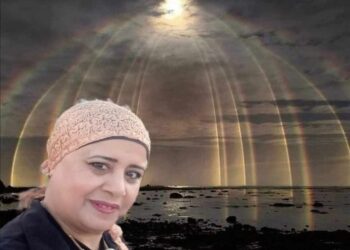 « طيفه بيكلمني » للشاعرة منى الفؤاد …