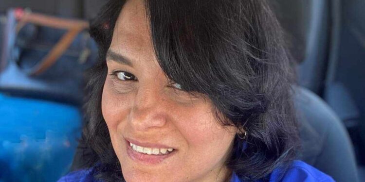 أسعى جاهدة لأكون شاعرة