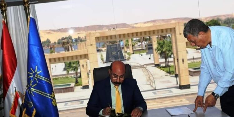 محافظ أسوان: يوافق على إستثناء طلاب الدمج