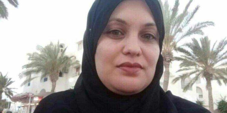 مرّوا على فرحي القديمِ هنا