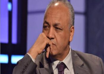 مصطفى بكري للحكومة: «الناس تعبانه وعايزة اللى يطبطب عليها» …
