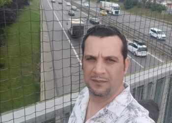 حررونا من قصائدنا السورية …