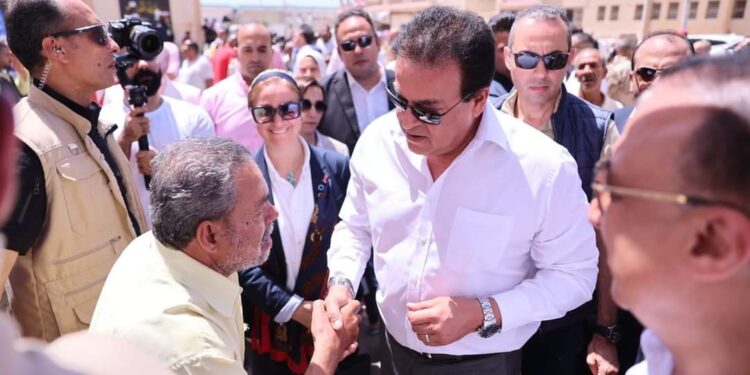 وزير الصحة يتفقد مقر حملة «100 يوم صحة» …