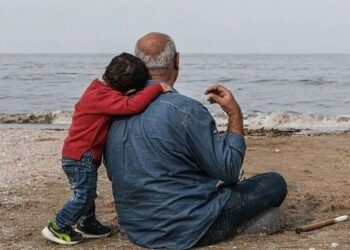 لَم أَعُود طِفْلًا يَا جَدِّي