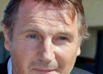 أنا غير رجال الأرض…