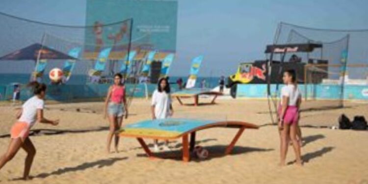 منافسات لعبة “تيك بول” ضمن فعاليات مهرجان العلمين الجديدة