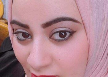 أراك تلوح بلهفة ممتدة …