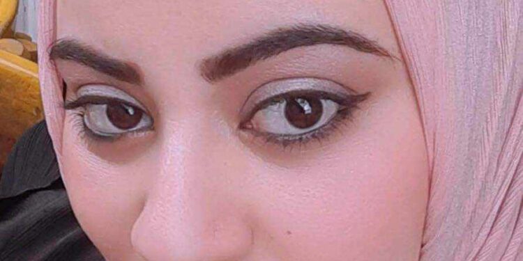 أراك تلوح بلهفة ممتدة …