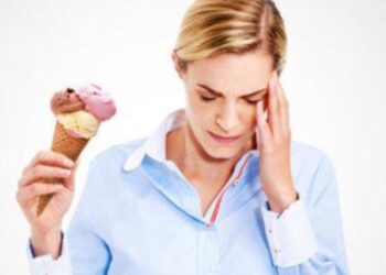 4 أطعمة ومشروبات تجنب تناولها في الطقس الحار.. بينها الآيس كريم