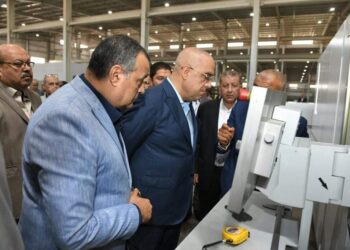 وزيرا “الإنتاج الحربي” و”الإسكان” يتفقدان “مصنع إنتاج المصاعد الكهربائية”