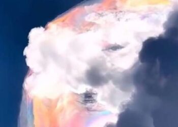 سحابة ساحرة  تظهر في السماء .. ما سر الظاهرة النادرة  ؟