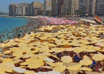 شواطئ الإسكندرية “كومبليت” رفع الرايات الخضراء على جميع الشواطئ