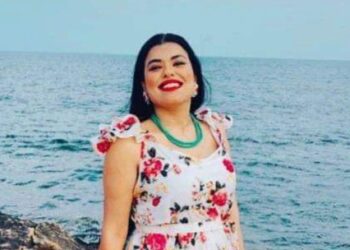 مُرّي عليَّ كأنّي ضفّة ظمئت