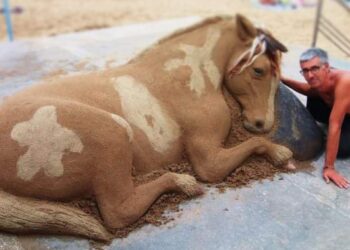 إبداع النحت على الرمال