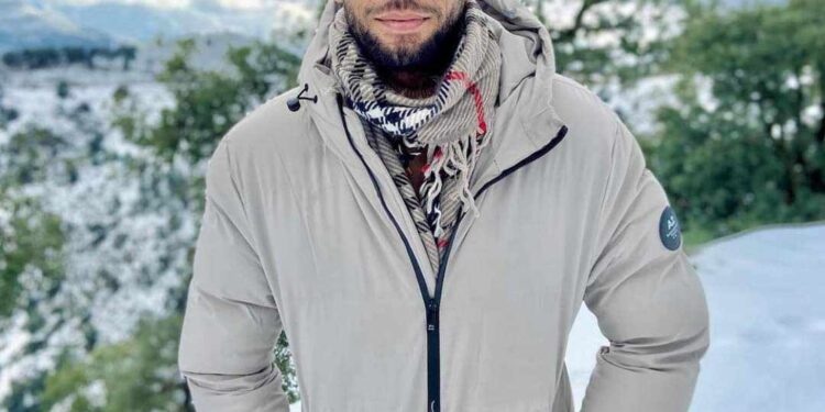 عَن مَاءِ عينَيْهَا …