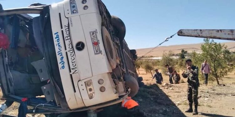 وفاة أربعة أشخاص وإصابة ثمانية وعشرين آخرين على أوتستراد (دمشق- حمص)