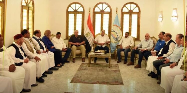 مدبولي يلتقي وكبار مشايخ مطروح