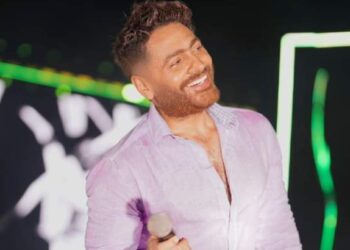 تامر حسني يطير بارتفاع 40 مترا في حفله بمهرجان العلمين