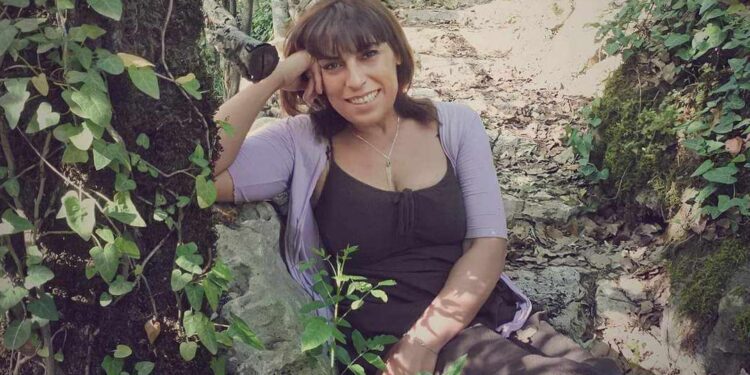 كان سريري ضيقاً …