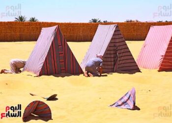 العلاج بالدفن فى الرمال الساخنة.. انتعاش السياحة العلاجية بواحة سيوة صيفاً