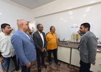 وزير الإسكان يتفقد محطة معالجة الصرف الصحي والصناعى بالنوباريه