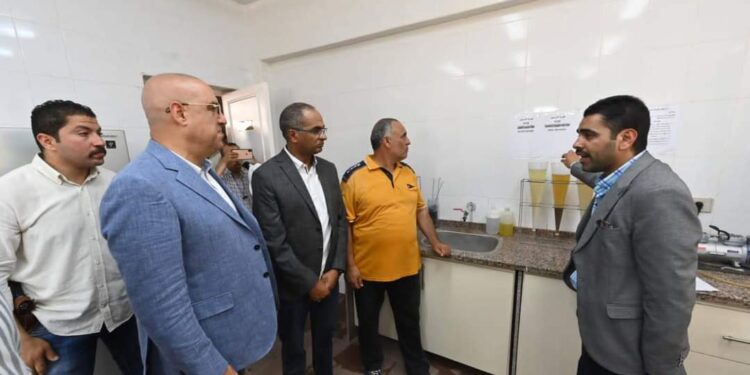 وزير الإسكان يتفقد محطة معالجة الصرف الصحي والصناعى بالنوباريه