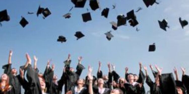 وزير التعليم يعلن بشرى سارة بشأن تنسيق الجامعات