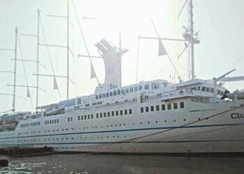 بورسعيد تستقبل رواد أكبر السفن الشراعية بالعالم