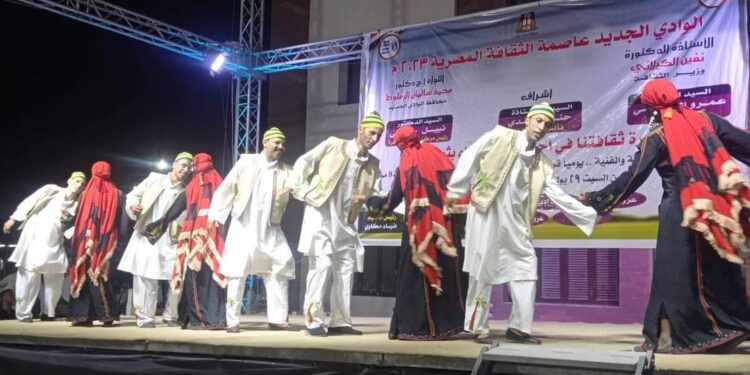 فنون شعبية وشعر وغناء في أولى “ليالي الفرافرة”