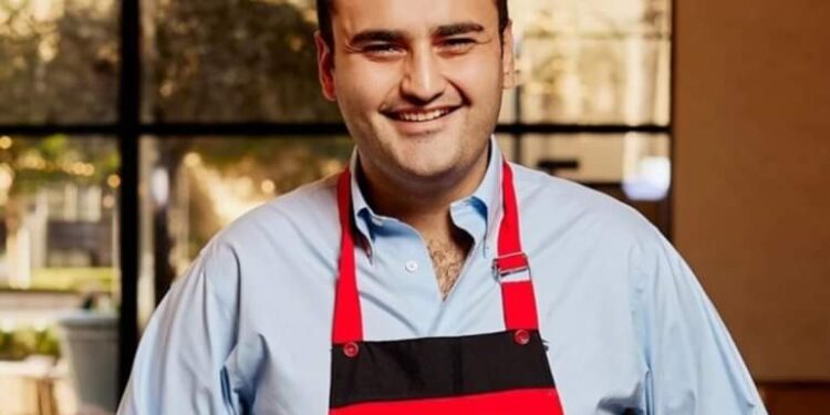 الشيف بوراك يضطر لبيع سياراته من أجل افتتاح مطعمه الجديد