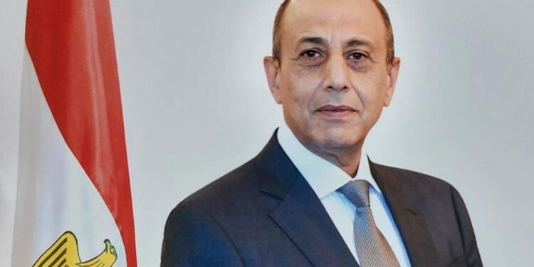 وزير الطيران المدنى يتفقد حركة التشغيل بمطار العلمين الدولى …