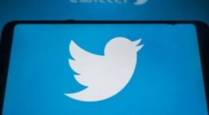 رسميا.. تويتر يغير “الطائر الأزرق” لـ “X”