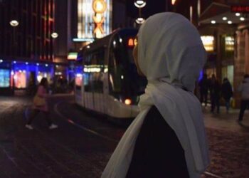 قِصَّةً قَصِيرَةً حَزِينَةٌ