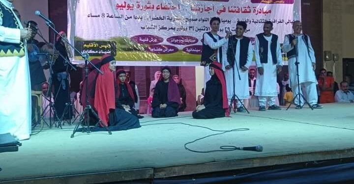 دور الصحافة في التنمية وحكايات عن المسرح