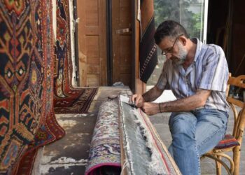 رتي السجاد بسوريا .. مهنة الصبر وتذوق الجمال