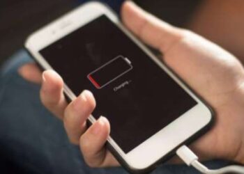 أضرار شحن الهاتف أثناء النوم طوال الليل.. 6 نتائج كارثية