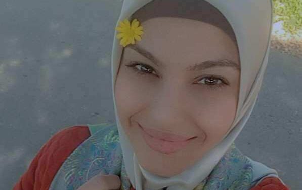 كوردة نَضَت ثوب أشواكها